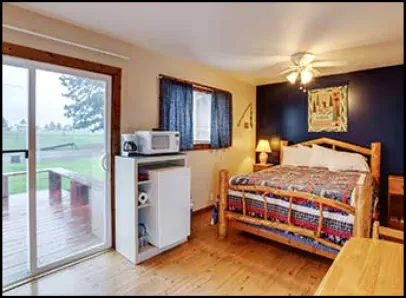 The Fishermans Room with queen bed, flat-screen TV and back deck near Wallowa Lake.