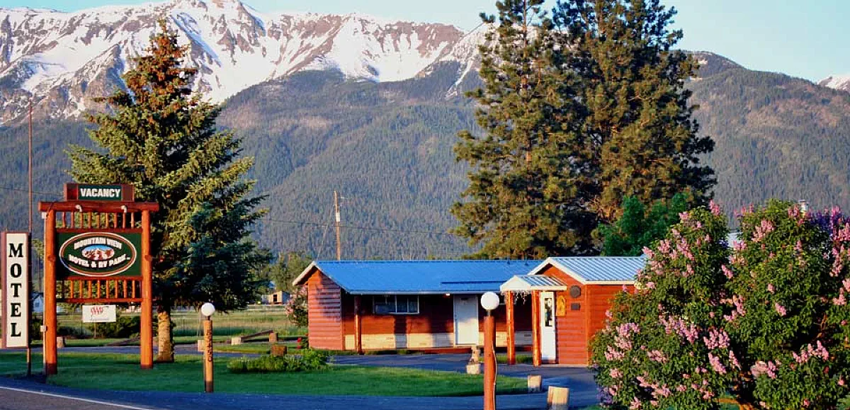to the Mountain View Motel & RV Park, a retro courtyard motel and RV Park near Joseph, Oregon